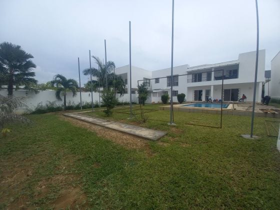 Villa duplex con 6 camere in affitto a Riviera 4