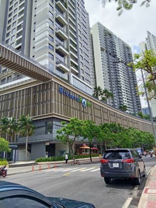 &#55357&#56613 SKYLINE LIVING IN DISTRICT 7 | RIVIERA POINT ...