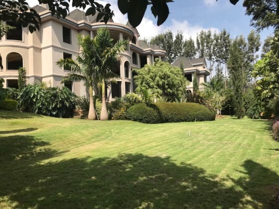 Maison de 17 pièces sur un terrain d'un acre 