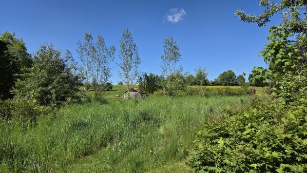 LORCY : Beau terrain situé au calme et traversé par un ...