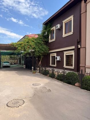 Warm and cozy 3 bedrooms and 2 bathrooms house of 380 sq.m. in the city ...
