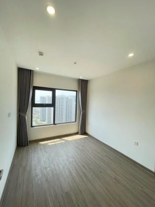Direct owner offering a 31st-floor corner apartment for rent at BS10 ...