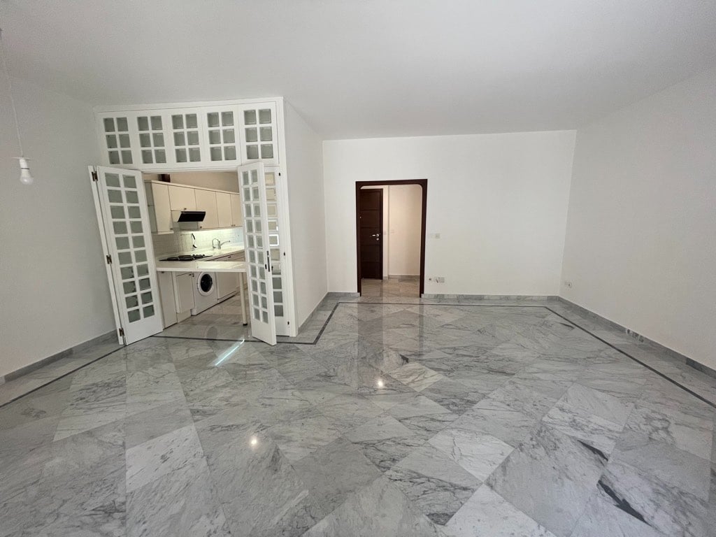 Apartment for rent in Achrafieh Saint Nicolas 3 bedrooms + balcony + 2 parkings