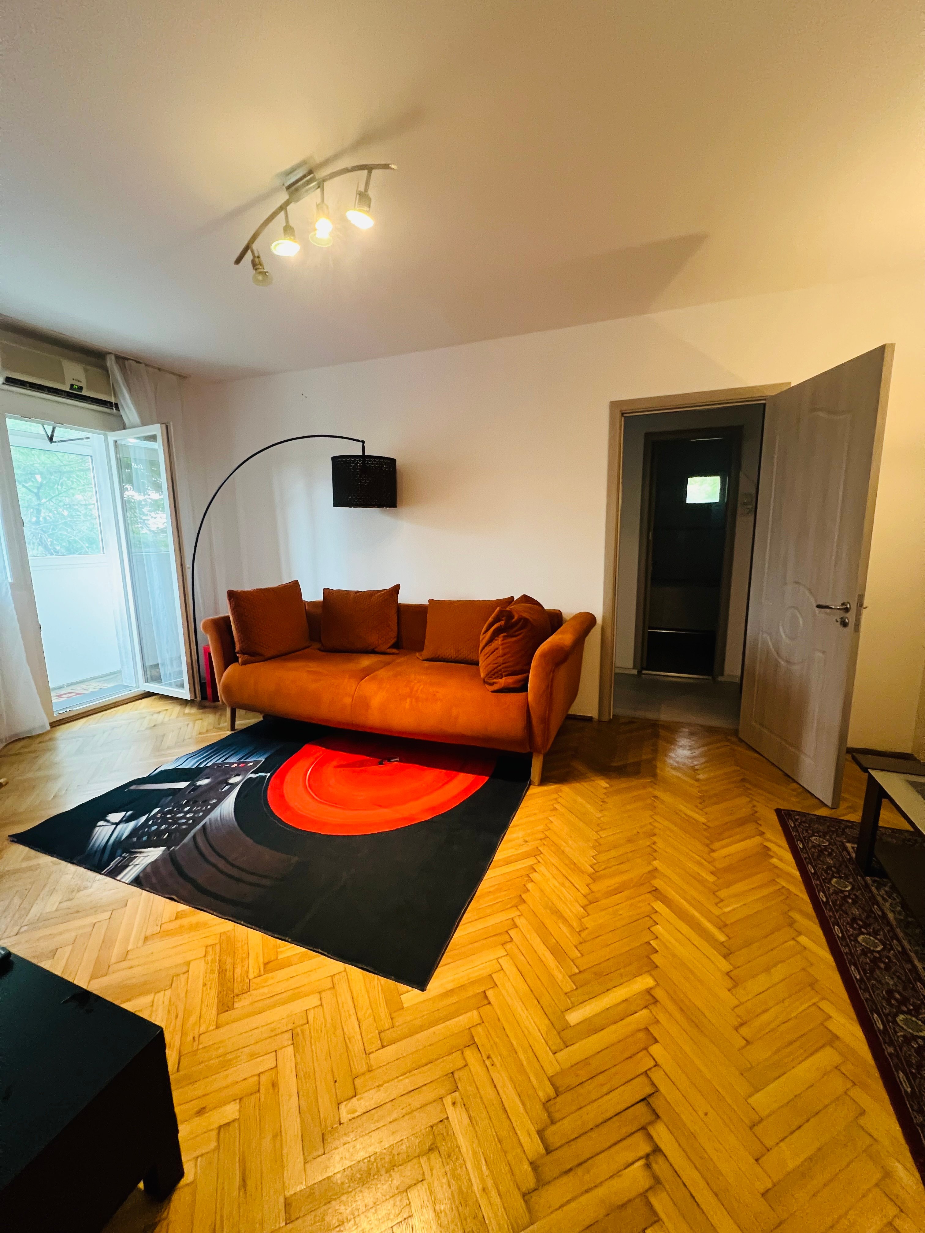 2-Bedroom Apartment near Arc de Triomphe | 70 sqm | 2 Bathrooms | Quiet Green Area