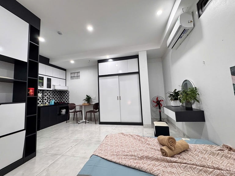 Nice, modern studio apartment in Ngoc Ha street, Ba Dinh district for rent