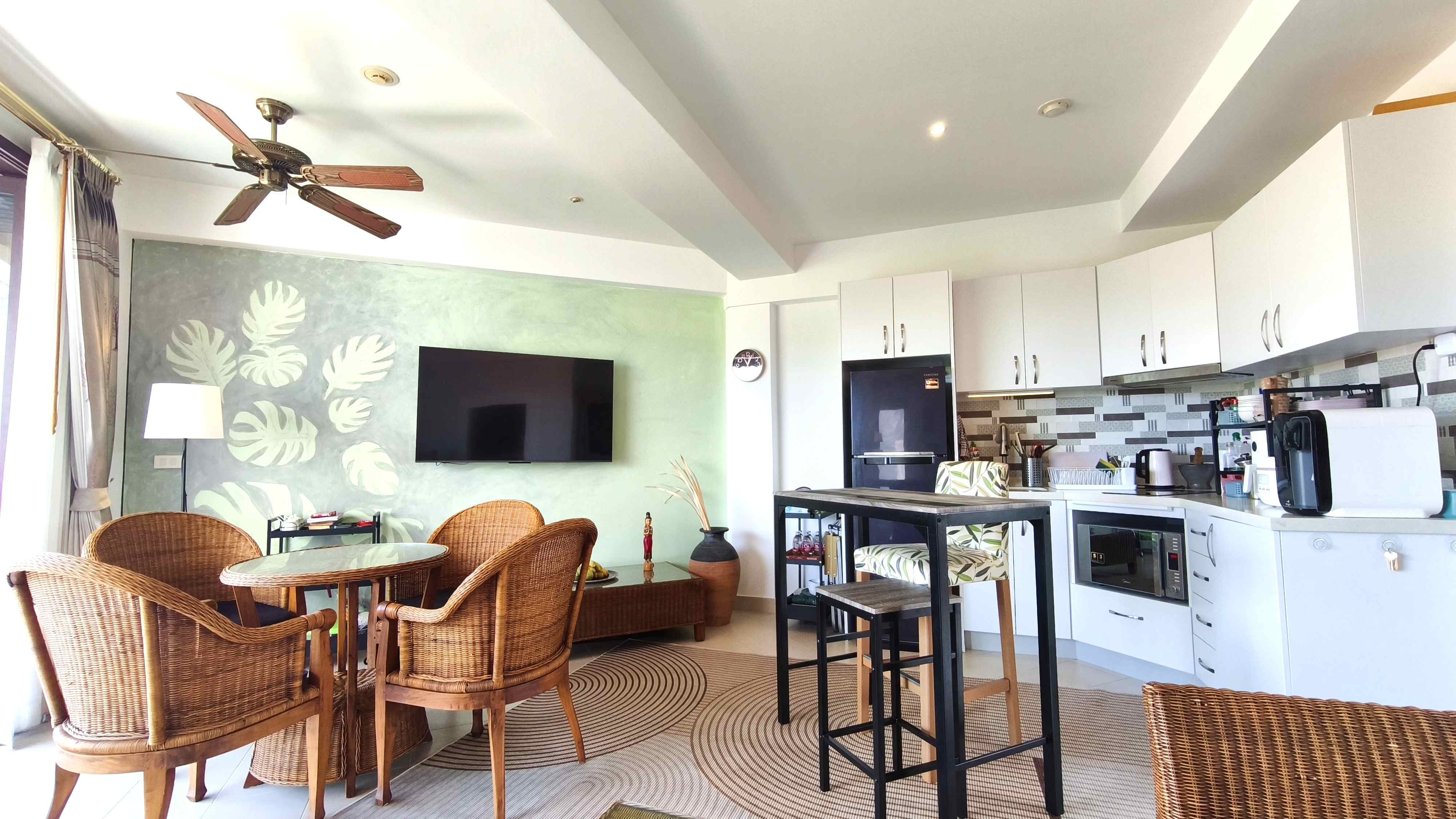 1 bedroom beach condo on Mae Ramphueng Beach in Rayong - Price 1,850,000 THB