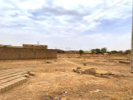 TERRAIN STRATEGIQUE DE 422M² CLOTURE AVEC BATI A YAGMA EN VENTE SUR ...