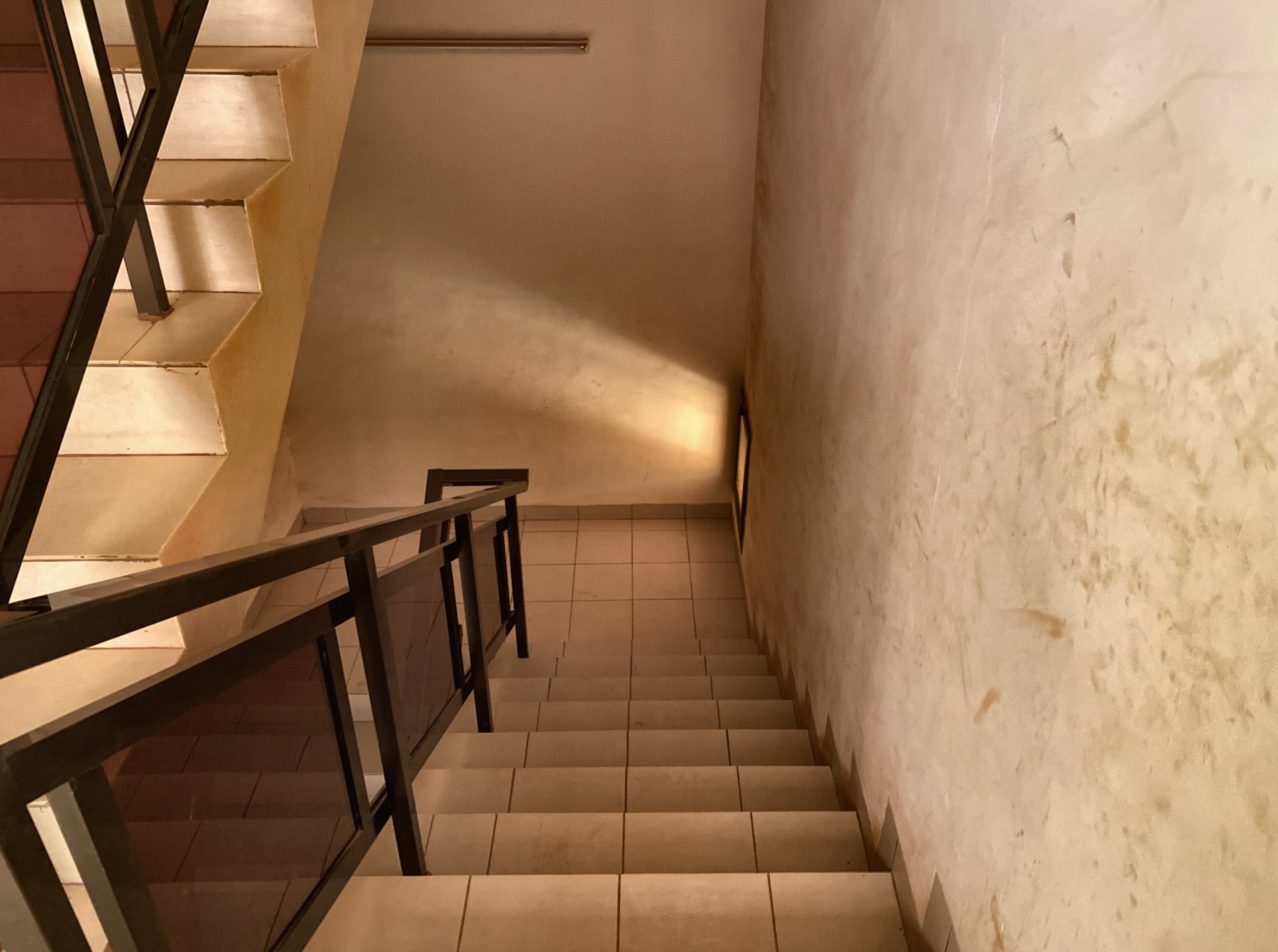 UN TRIPLEX DE 10 PIECES EN LOCATION DANS LE QUARTIER SAABA SUR PERFECTOR IMMOBILIER