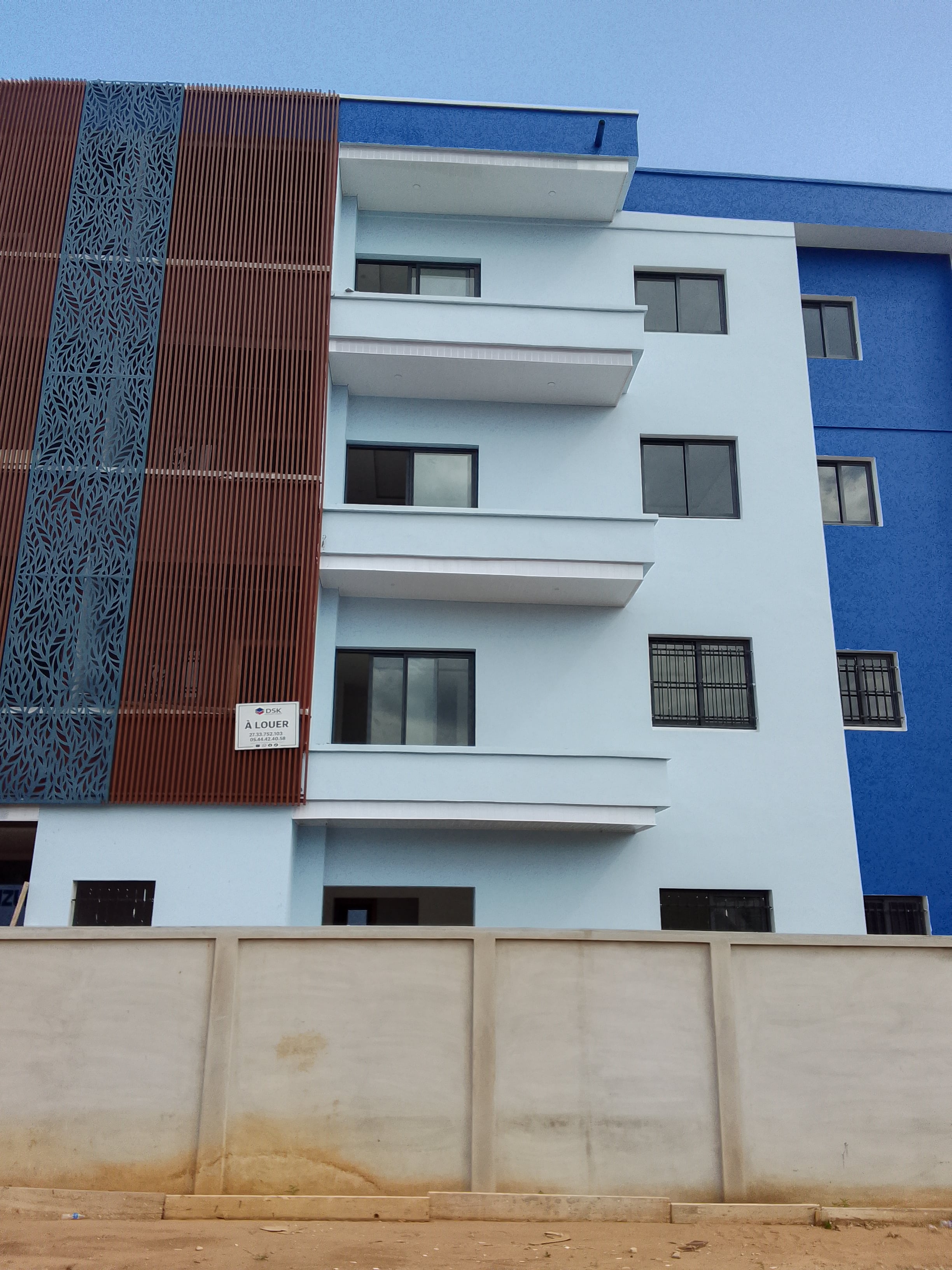 Un immeuble moderne en location a Bingerville 