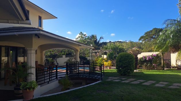 Magnificent 4-bedroom villa with swimming pool, tropical garden and gazebo ...