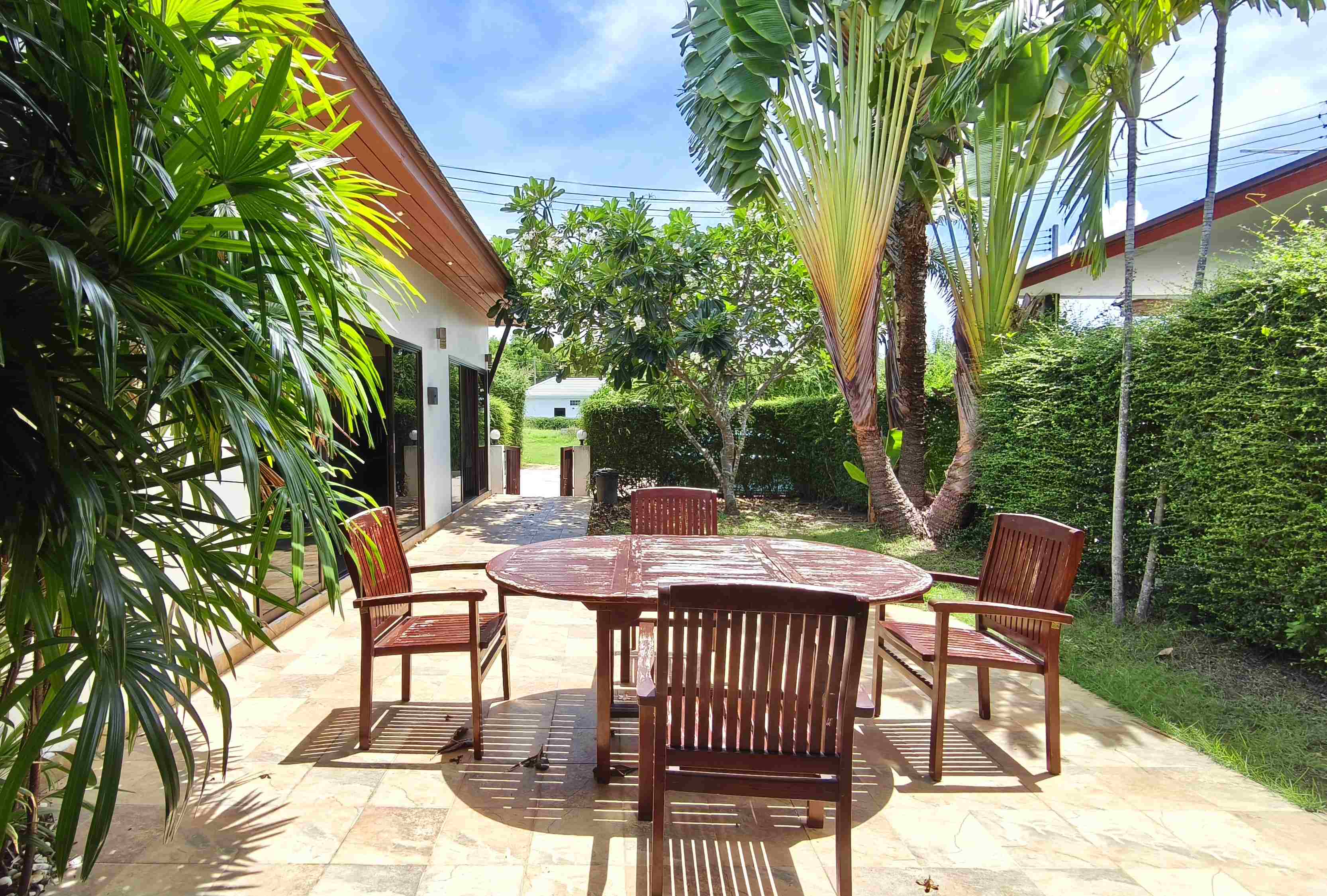 A 3-bedroom beach house on Mae Ramphueng beach in Rayong - Price 3,850,000 THB
