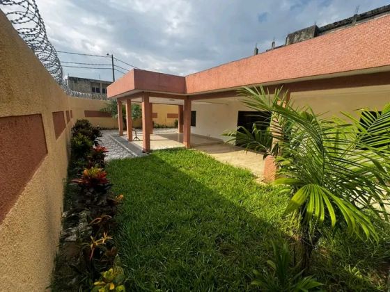 For rent: 2-story, low-rise villa, Les Perles, 6 rooms 
