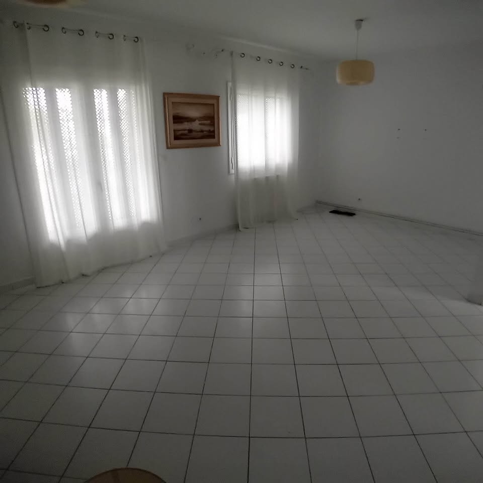 Two-bedroom duplex with garden and sea view in Gammarth
