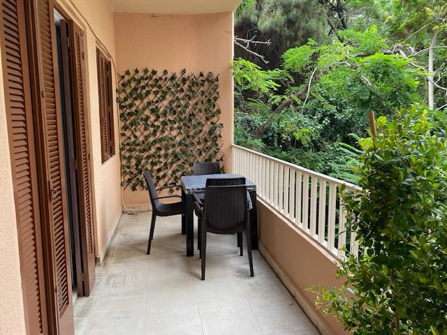 Appartement meubler a louer a Achrafieh + parking