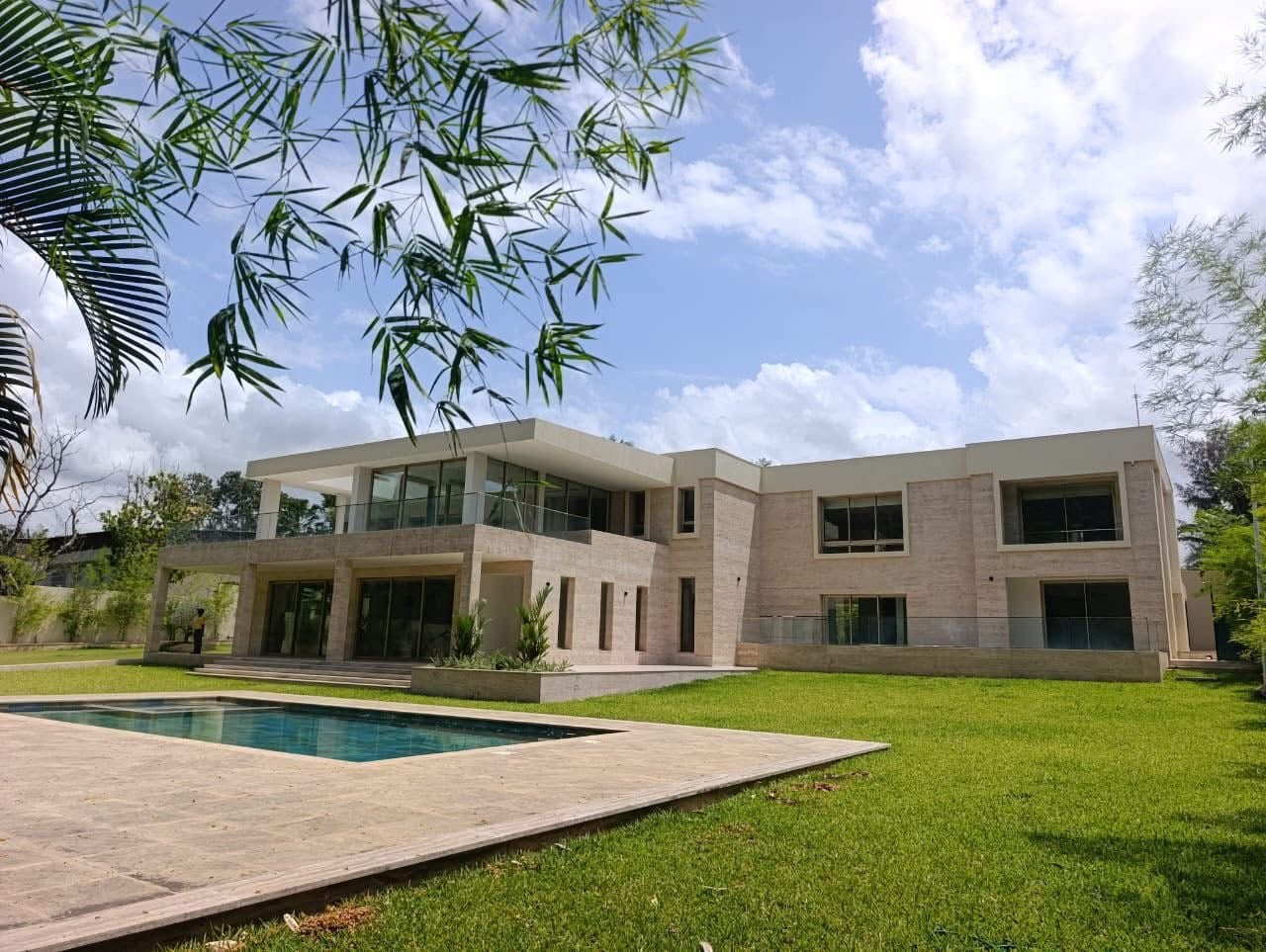 Riviera Golf 1 - villa prestigieuse neuve de 13 pièces située dans une zone essentiellement composée d'ambassades 