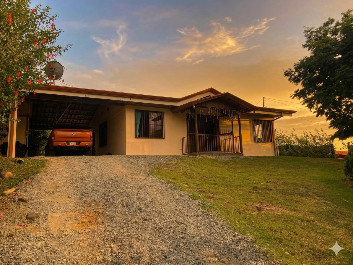 FOR SALE: MULTI-FAMILY PROPERTY WITH 2 HOUSES AND 2.26 ACRES JUST 25 MIN FROM SAN ISIDRO