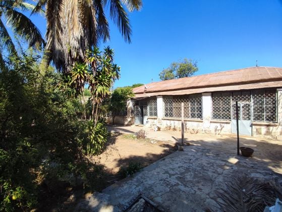 À VENDRE – Villa de caractère F10 avec jardin | Centre ...