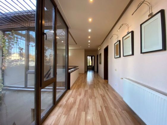 Cute 3 bedrooms and 3 bathrooms house in central Tashkent