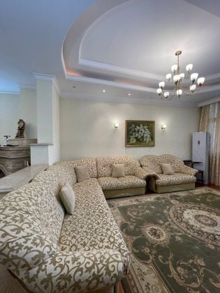 Comfortable 5 bedrooms and 4 bathrooms house of 420 sq.m. In Central ...
