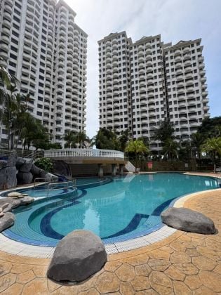 Condominio tranquillo sulla costa in vendita a Batu Feringghi
