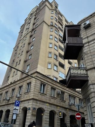 3 BDR apt at the Fountains Square