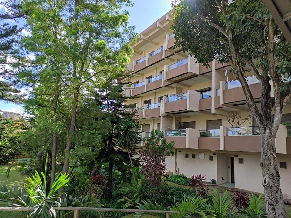IVANDRY - AMPIO APPARTAMENTO CON 2 CAMERE DA LETTO, GRANDE GIARDINO, ATTIVITÀ, GENERATORE, VICINO ALLE SCUOLE