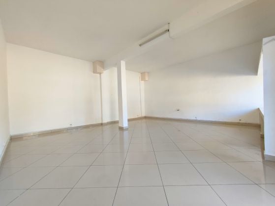 LOCALE COMMERCIALE IN AFFITTO - 65 M² CENTRO CITTÀ, TULEAR, ...