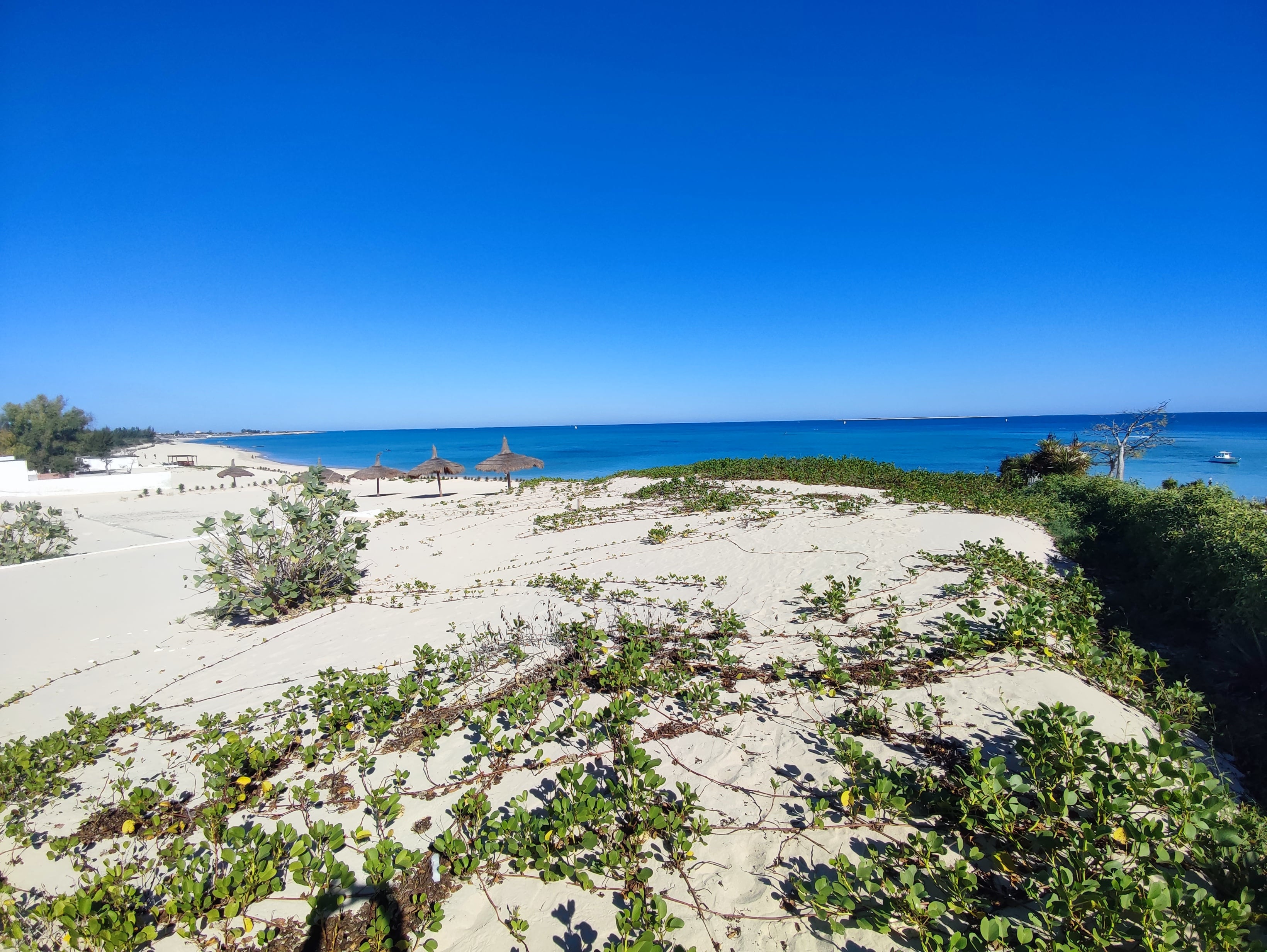 FOR SALE – SEASIDE LAND IN ANAKAO, TULEAR, MADAGASCAR – REF: VT23064