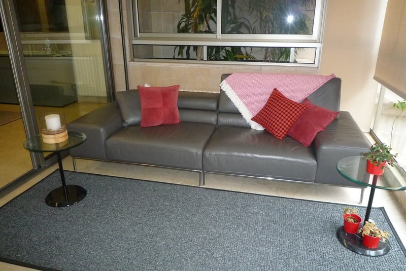 Appartement meuble 3 chambres a coucher a louer a Nasra Achrafieh + parking