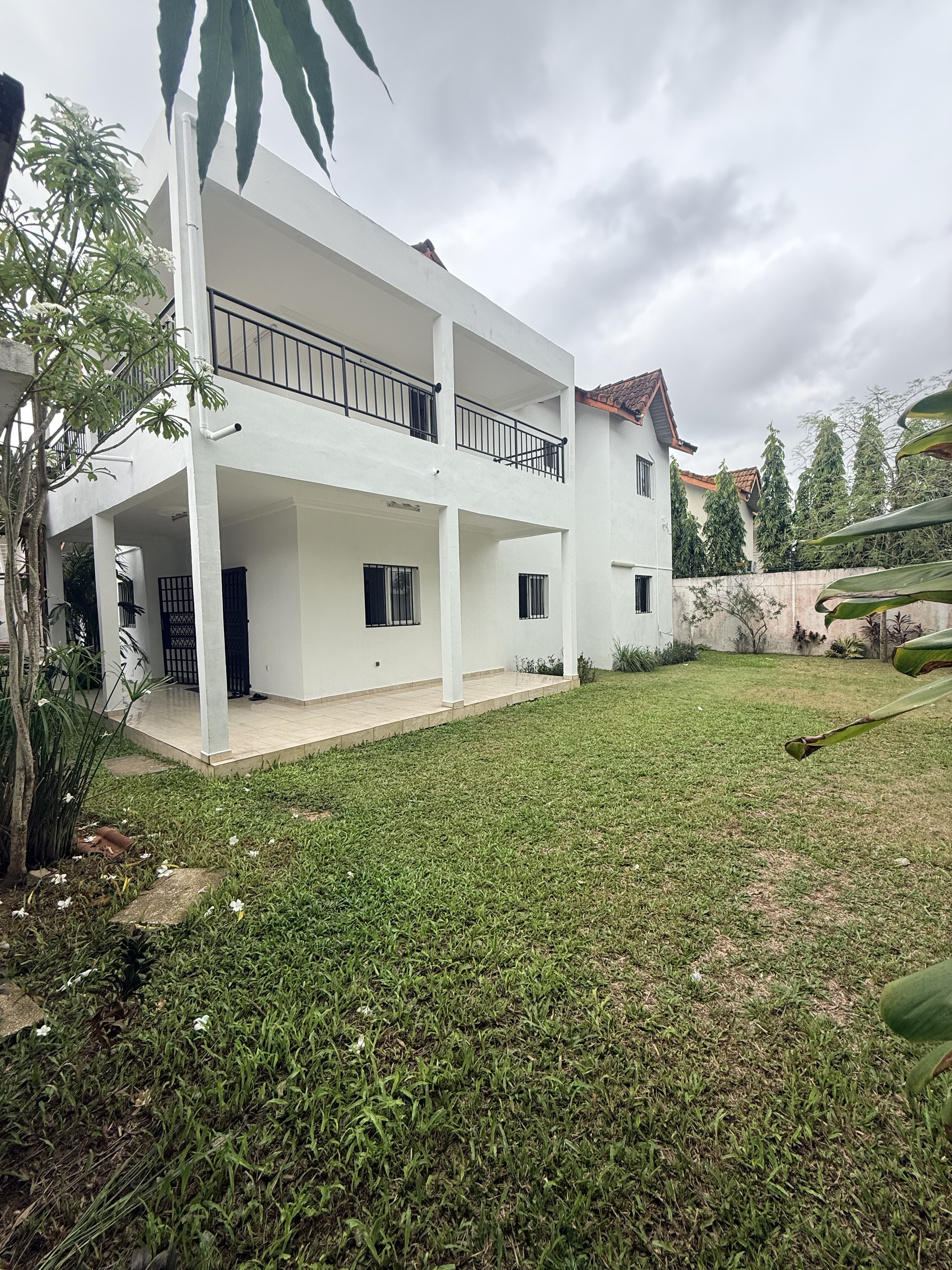 Riviera 4, écoles françaises, villa duplex de 6 pièces disponibles