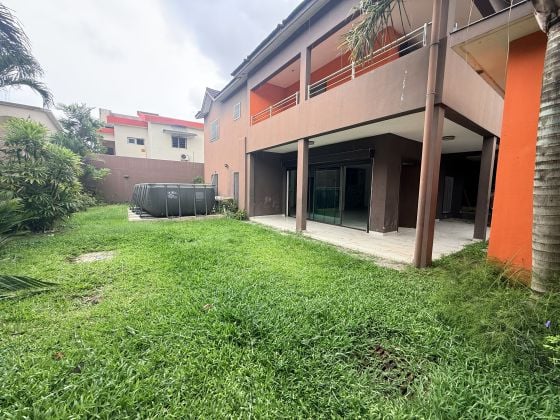 Riviera 4, écoles françaises villa duplex de 6 pièces 