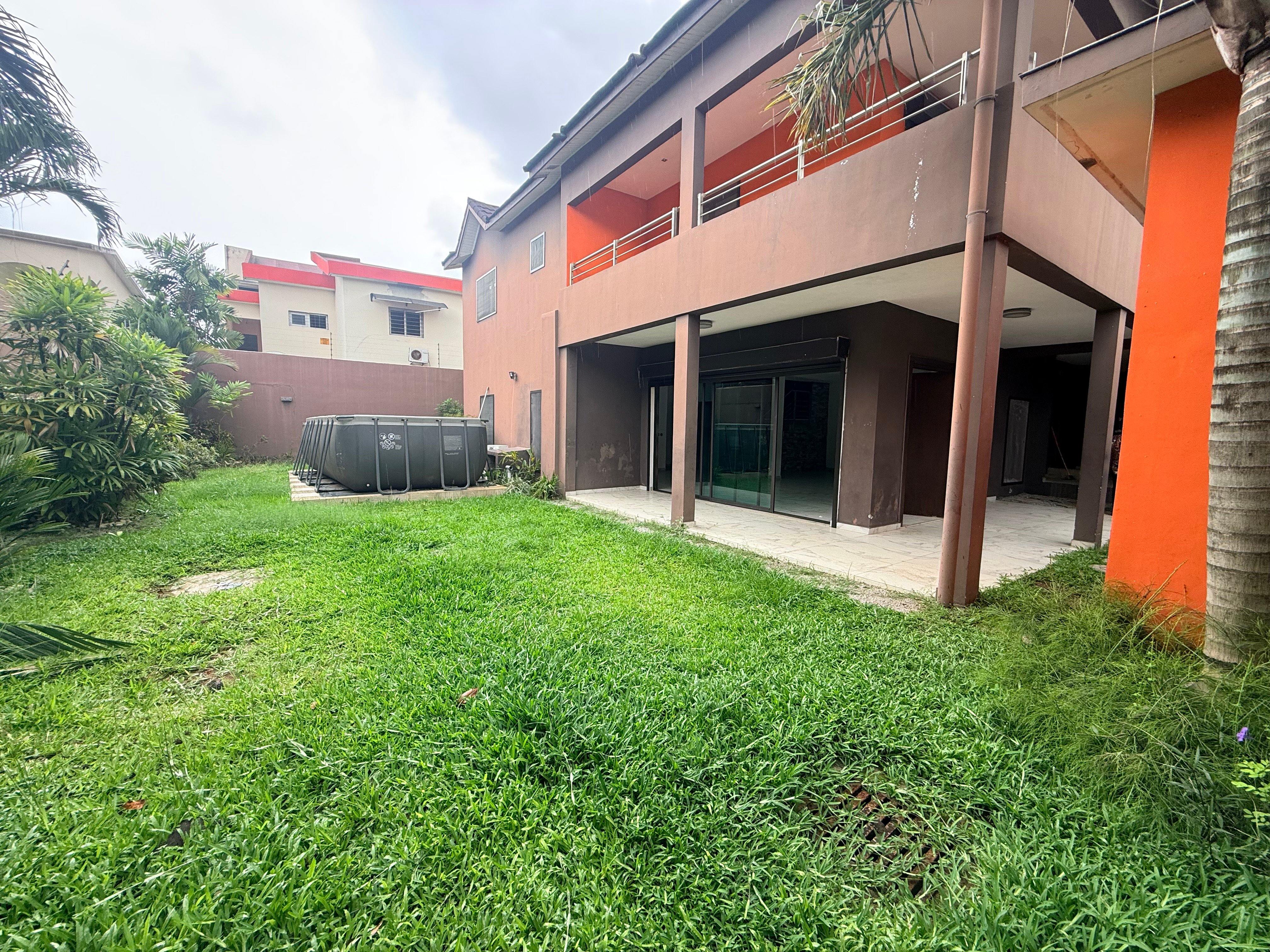 Riviera 4, écoles françaises villa duplex de 6 pièces
