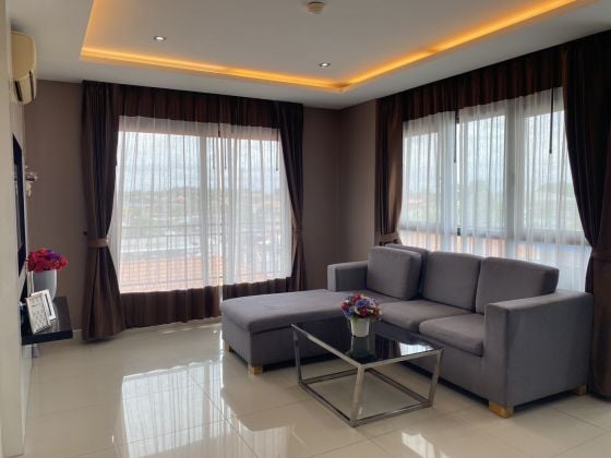 Condo 51 sqm Corner unit, High Floor for Rent Close to South Pattaya. 