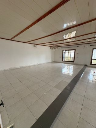 BELLE VILLA DE QUATRE CHAMBRES À LOUER À BONAPRISO