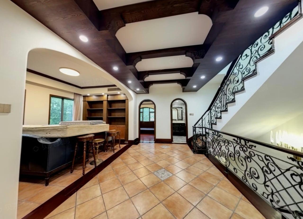 Peninsula house 4bedroom by Jingji lake SIP