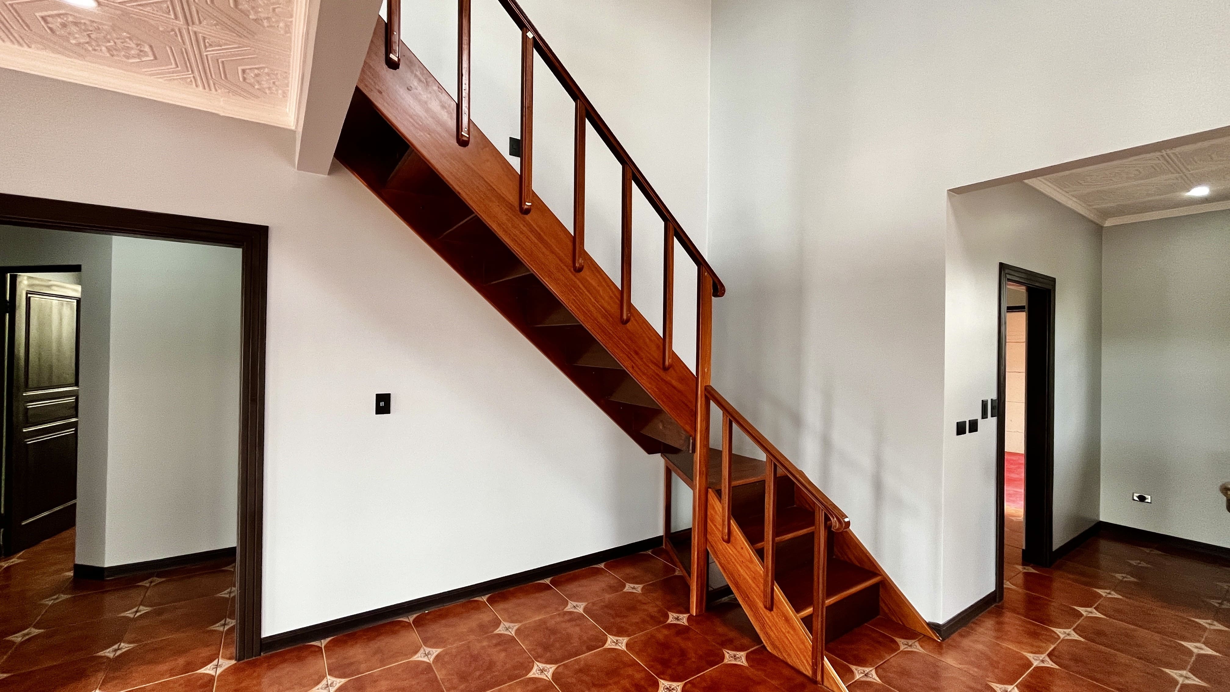 CASA MODERNA EN LA ZONA RESIDENCIAL DE MONTE GENERAL