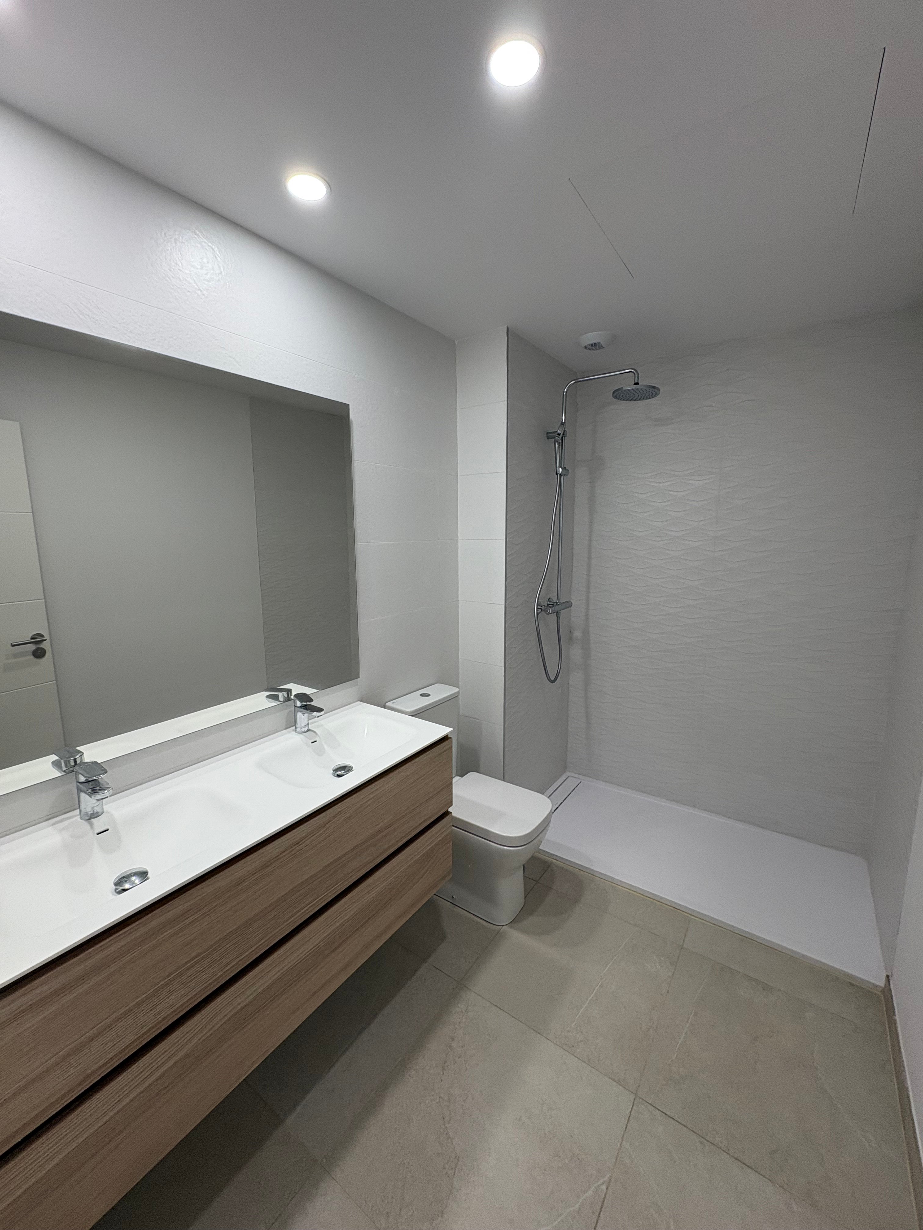 Brand new 3beds/2 bath apartment ready to move in