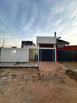 VILLA RÉCENTE À VENDRE —Lomé,  ZANGUÉRA ...