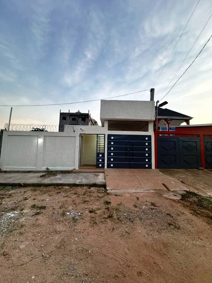 RECENTLY BUILT VILLA FOR SALE — Lomé, ZANGUÉRA UCA(+228) 91 93 83 10 