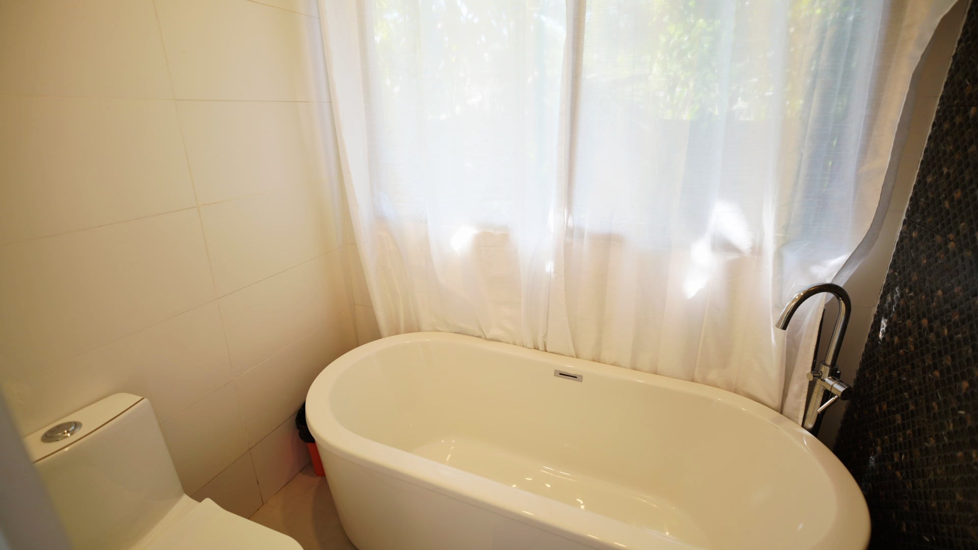 LUXURY HOUSE IN BAHIA BALLENA WALKING DISTANCE TO MARINO BALLENA NATIONAL PARK