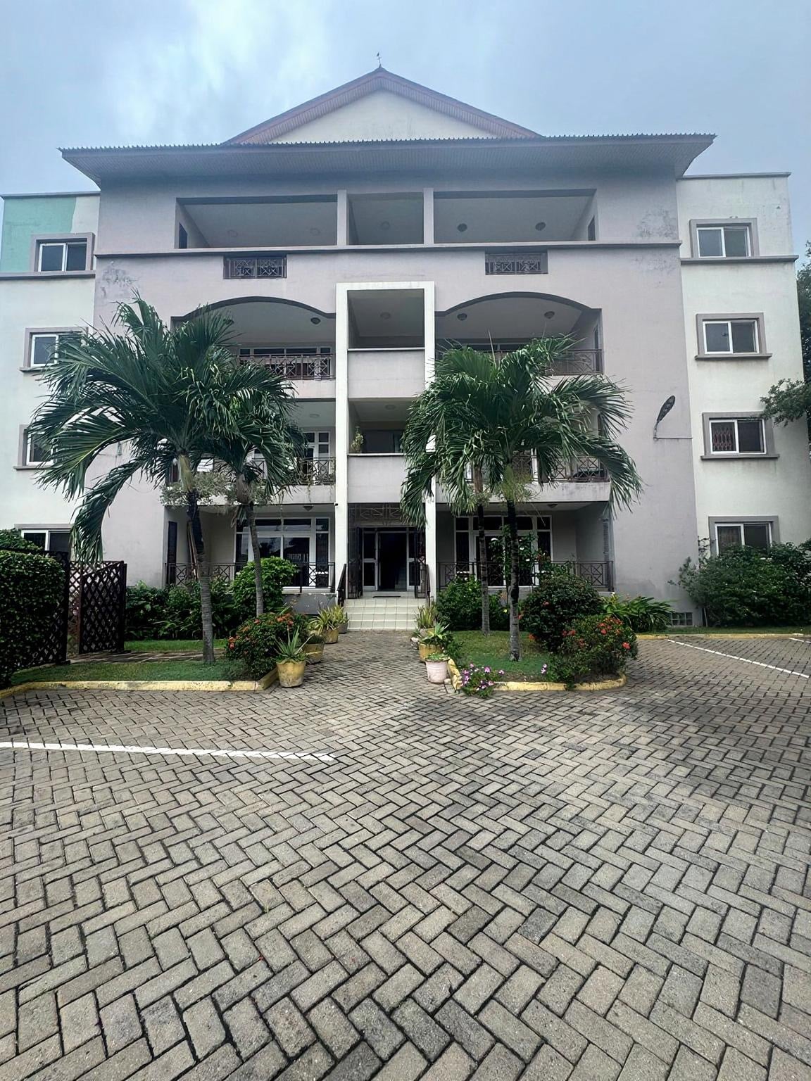 Appartement spacieux de 3 chambres meublé à Roman Ridge (près de l'aéroport), Accra | Emménagez plus tard et profitez du tarif d'aujourd'hui