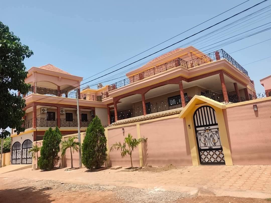 belle villa duplex de 15 pièces Ouaga 2000 trame d'acceuil 