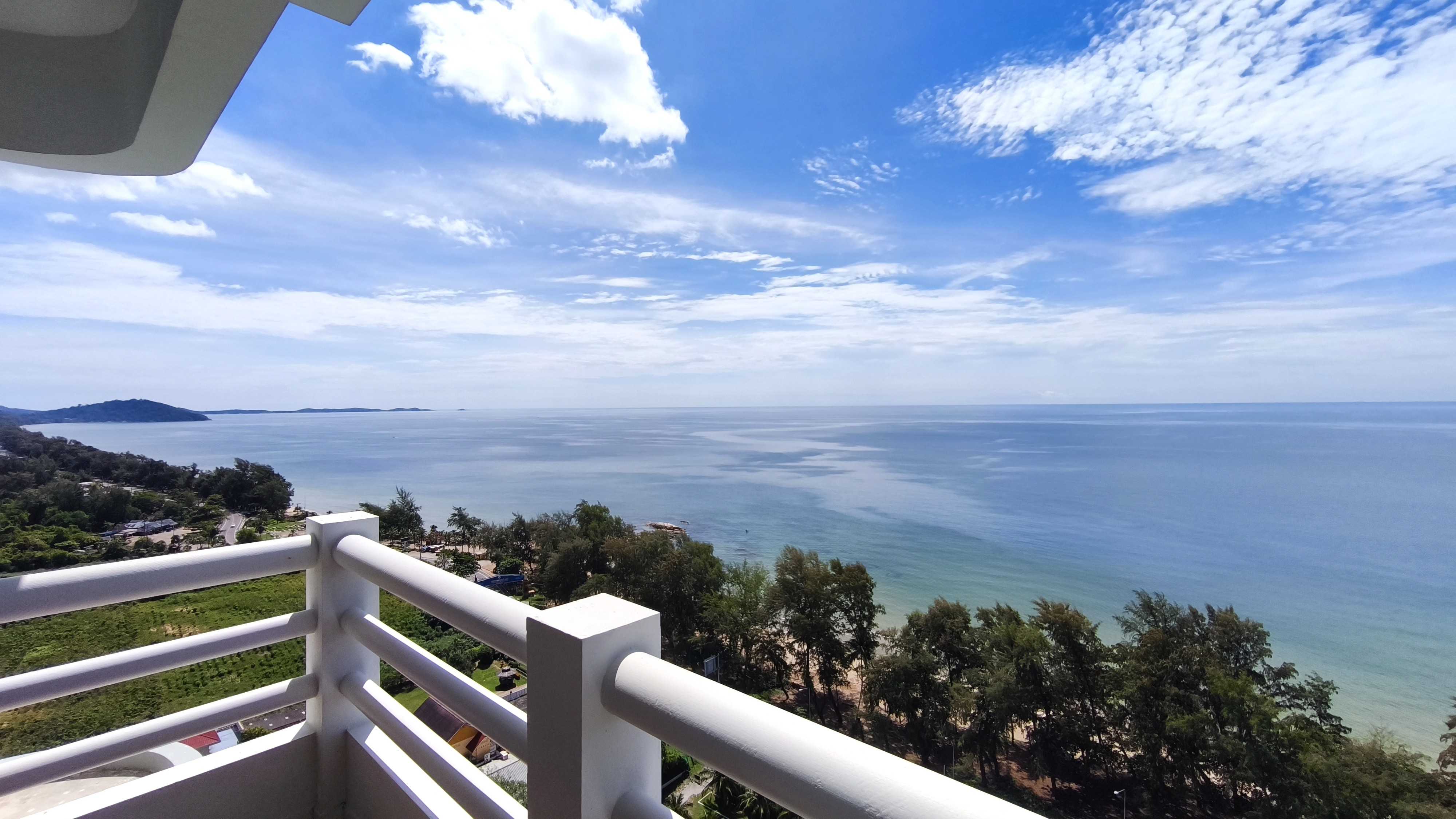 RENOVATED BEACH CONDO WITH AMAZING OCEAN VIEWS IN NEW WORLD CONDO ON MAE RAMPHUENG BEACH – PRICE 2,495,000 THB