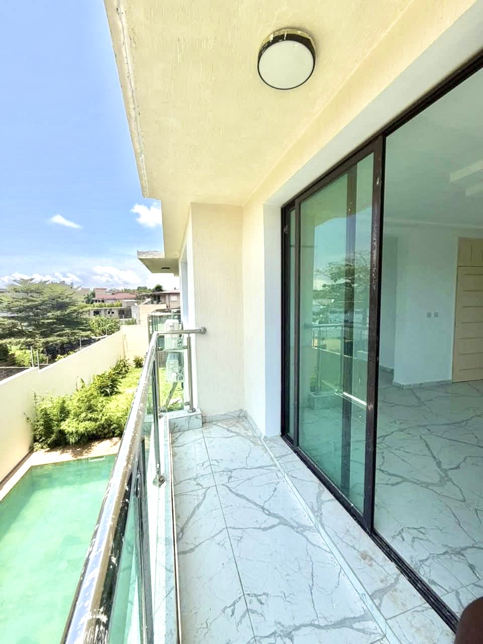 DÚPLEX DE NUEVA CONSTRUCCIÓN DE 6 HABITACIONES EN VENTA EN RIVIERA 4 M'BADON