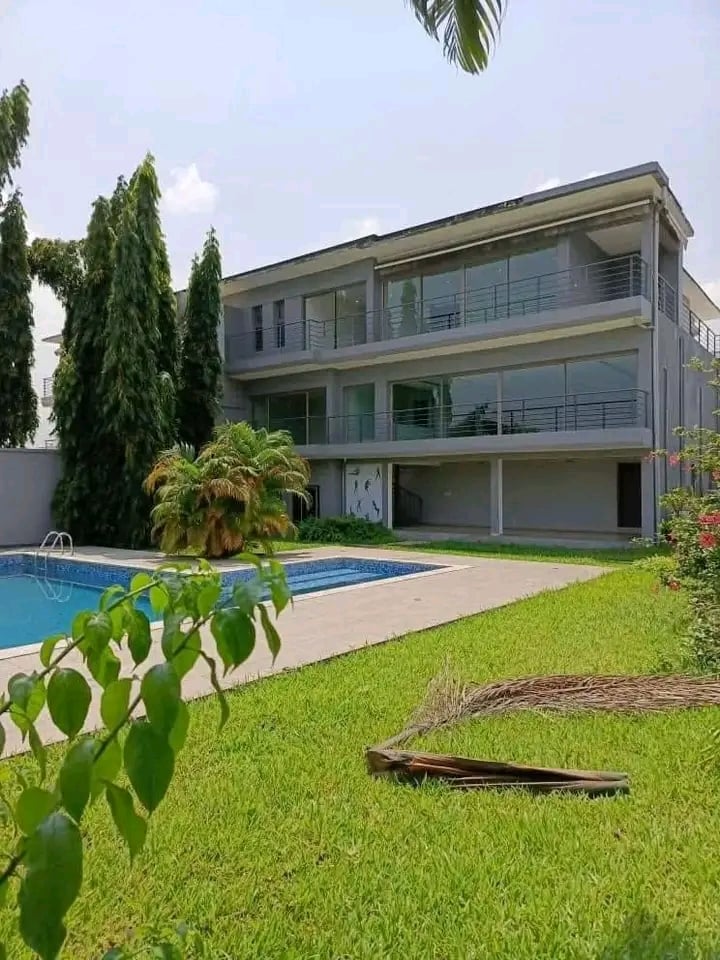 Se alquila villa Riviera Golf 4 de 11 habitaciones + piscina.