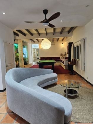 Renovated style 4 bedrooms house for rent 