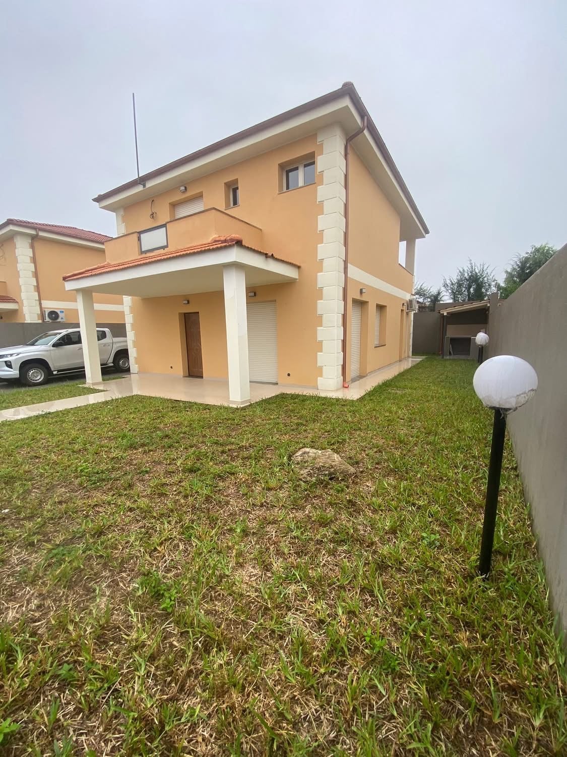 Villa duplex en location bassam modeste italia 