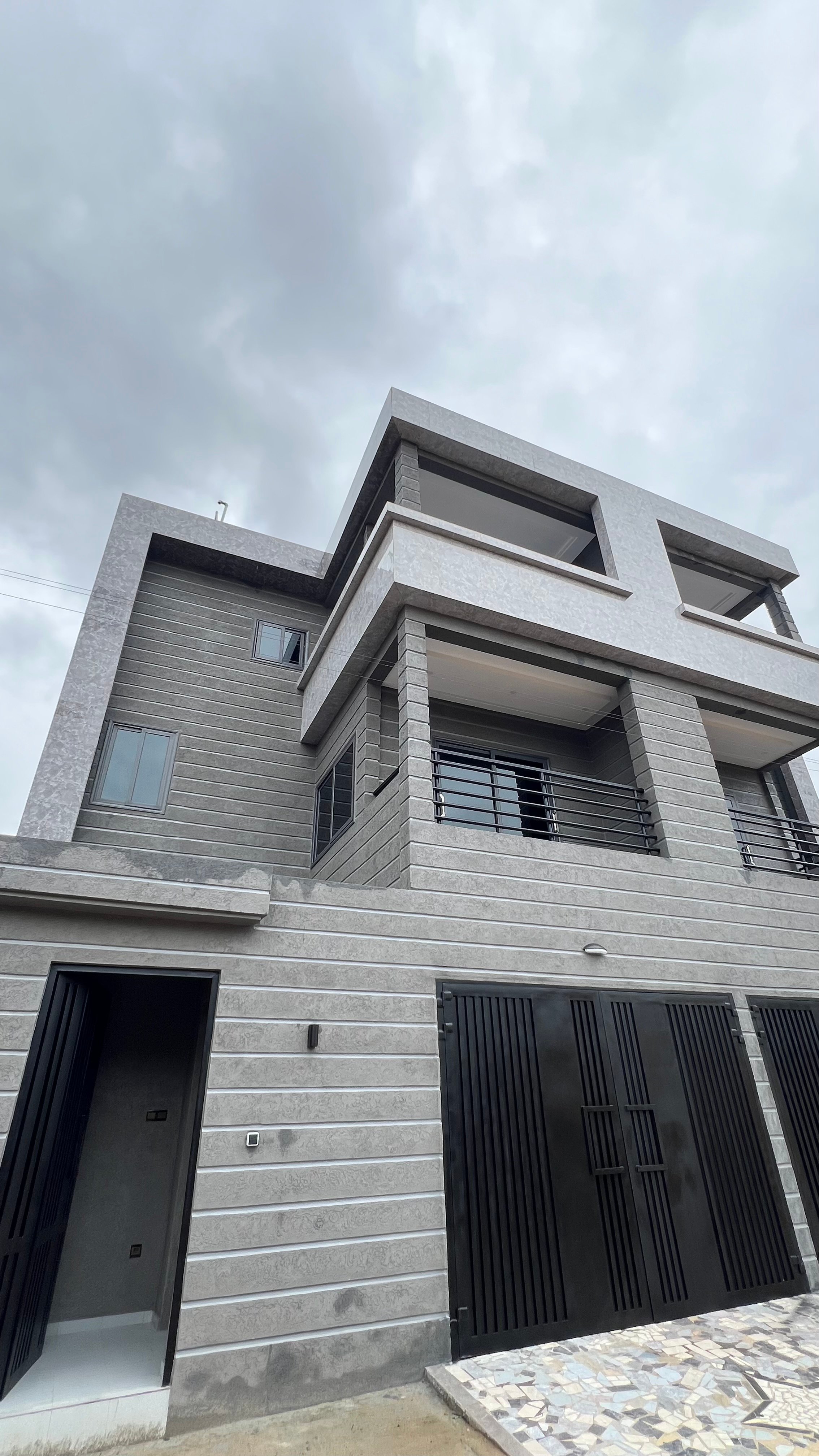 Unfurnished 3-bedroom villa for rent 