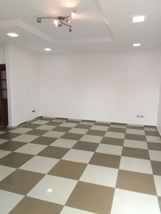 BEAU ET SPACIEUX APPARTEMENT DE TROIS CHAMBRES A LOUER A BONANJO