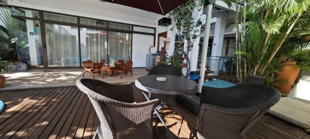Se vende casa de huéspedes de 11 habitaciones y villa de 4 ...